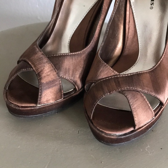 Shimmering Brown Heels - Picture 6 of 6